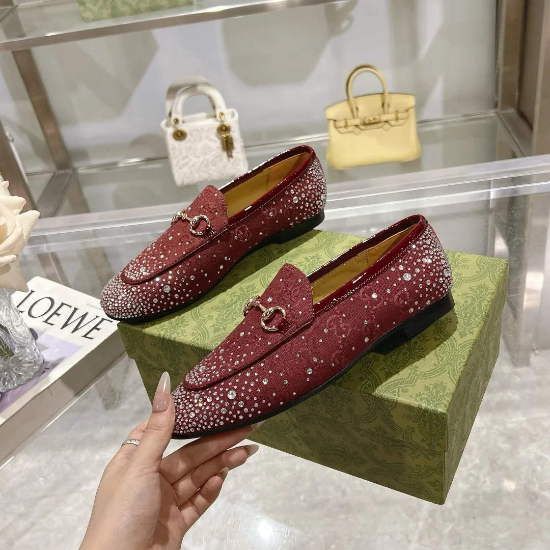 👟👟Ex-factory price 500👟👟 Genuine leather sole +50 (35-41) (41/42 customized) As an outstanding representative of Gucci’s design heritage, the Jordaan series of loafers with horsebit buckles vividly highlight the classic and elegant style. Crafted from the brand's signature monogram canvas, this shoe is timeless. Made from soft material and with a refined, smooth silhouette, these shoes are a perfect expression of everyday elegance. Gucci Angora Red GG Canvas Women Light Gold Tone Hardware Horsebit Faceted Crystal Detail Leather Sole Flat.